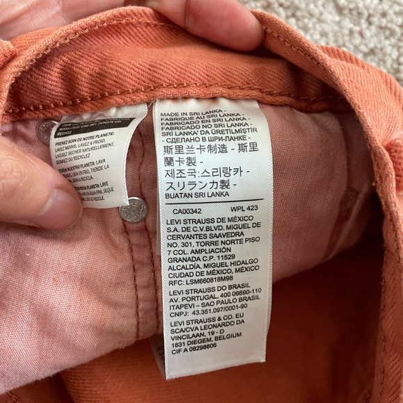 Levi’s orange destroyed shorts - Picture 6 of 7